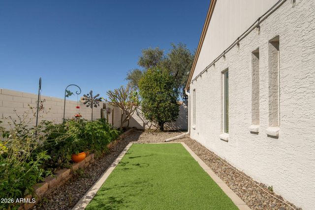 902 E WAGONER Road, Phoenix, AZ 85022