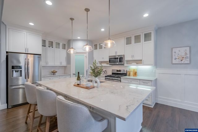 5190 NE North Park Ct, Albany, OR 97321