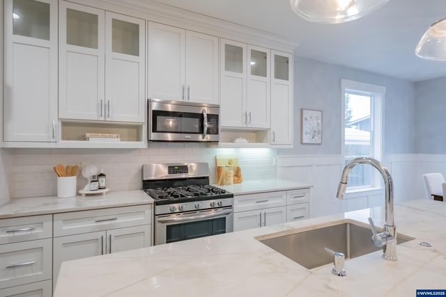 5190 NE North Park Ct, Albany, OR 97321