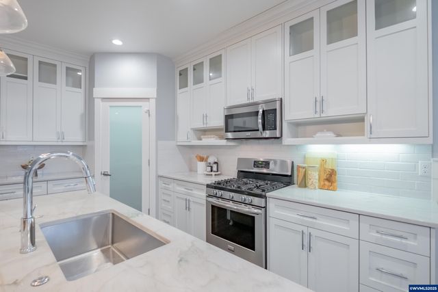 5190 NE North Park Ct, Albany, OR 97321