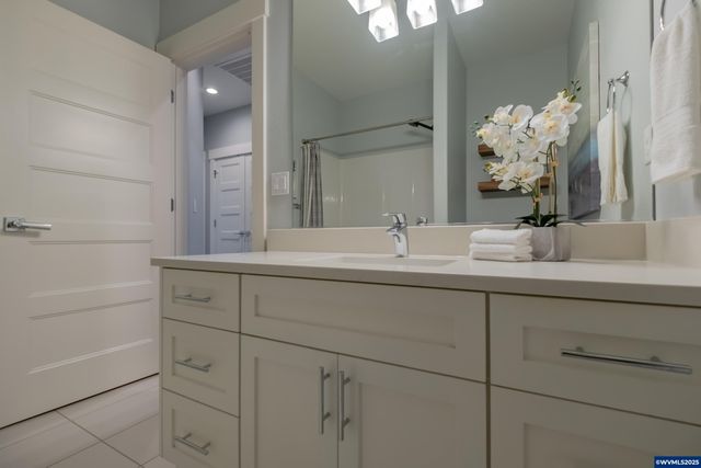 5190 NE North Park Ct, Albany, OR 97321