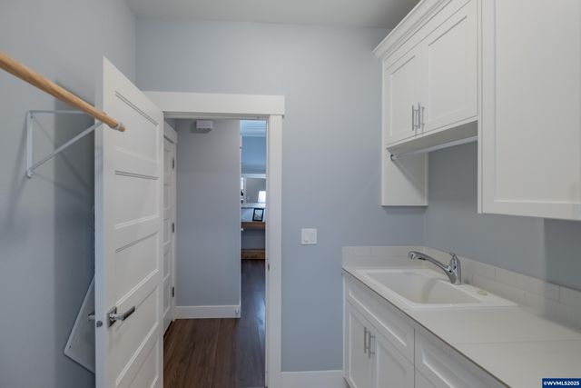 5190 NE North Park Ct, Albany, OR 97321