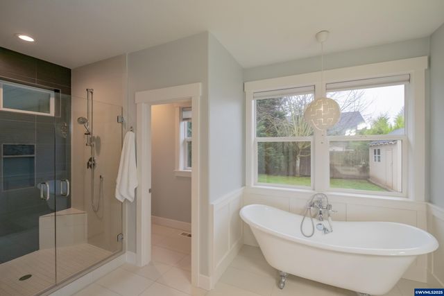 5190 NE North Park Ct, Albany, OR 97321