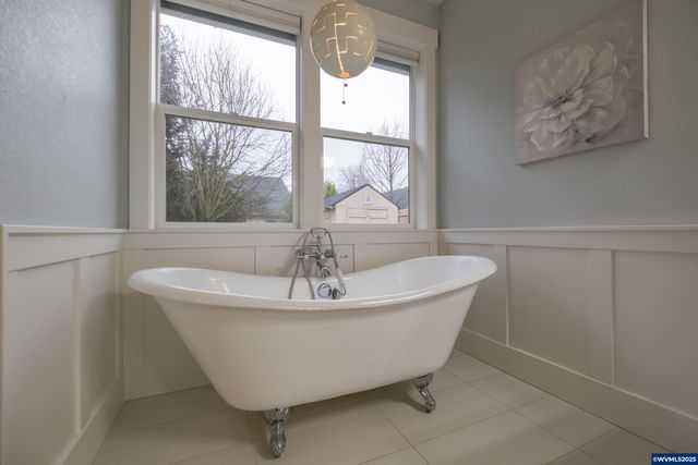 5190 NE North Park Ct, Albany, OR 97321