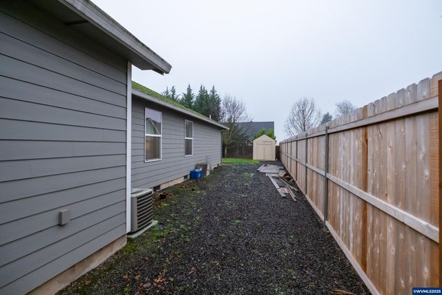 5190 NE North Park Ct, Albany, OR 97321