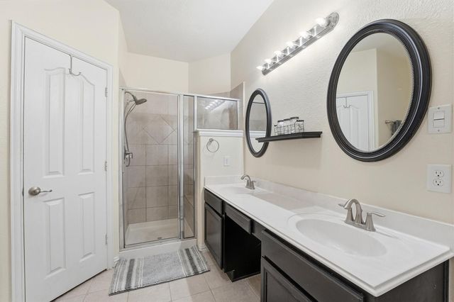 114 Avery Springs Lane, Dickinson, TX 77539