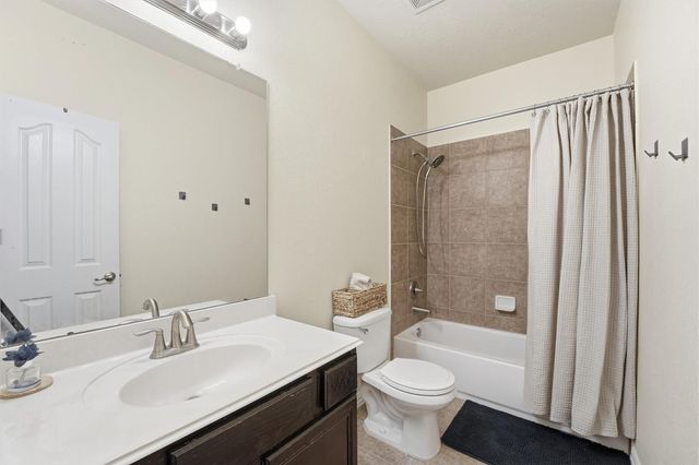 114 Avery Springs Lane, Dickinson, TX 77539