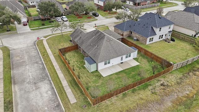 114 Avery Springs Lane, Dickinson, TX 77539