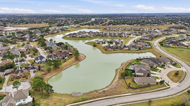 114 Avery Springs Lane, Dickinson, TX 77539