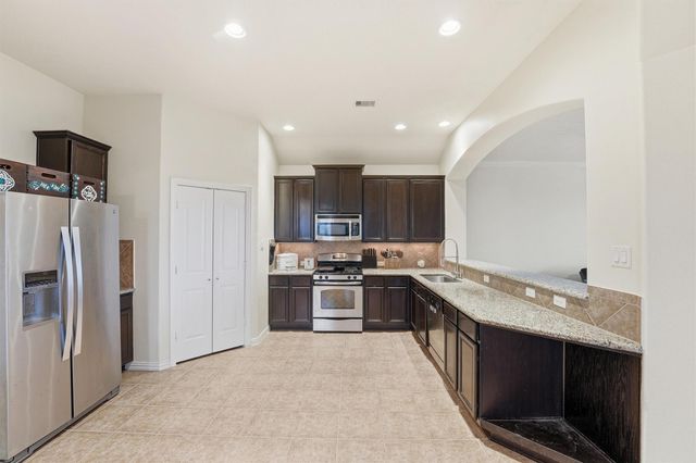 114 Avery Springs Lane, Dickinson, TX 77539