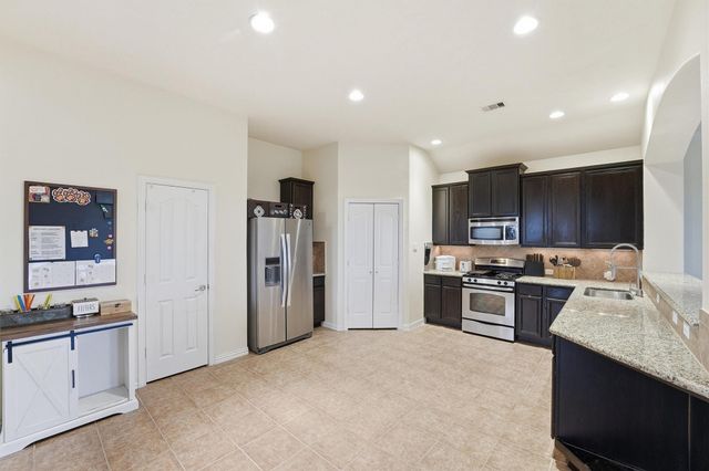 114 Avery Springs Lane, Dickinson, TX 77539