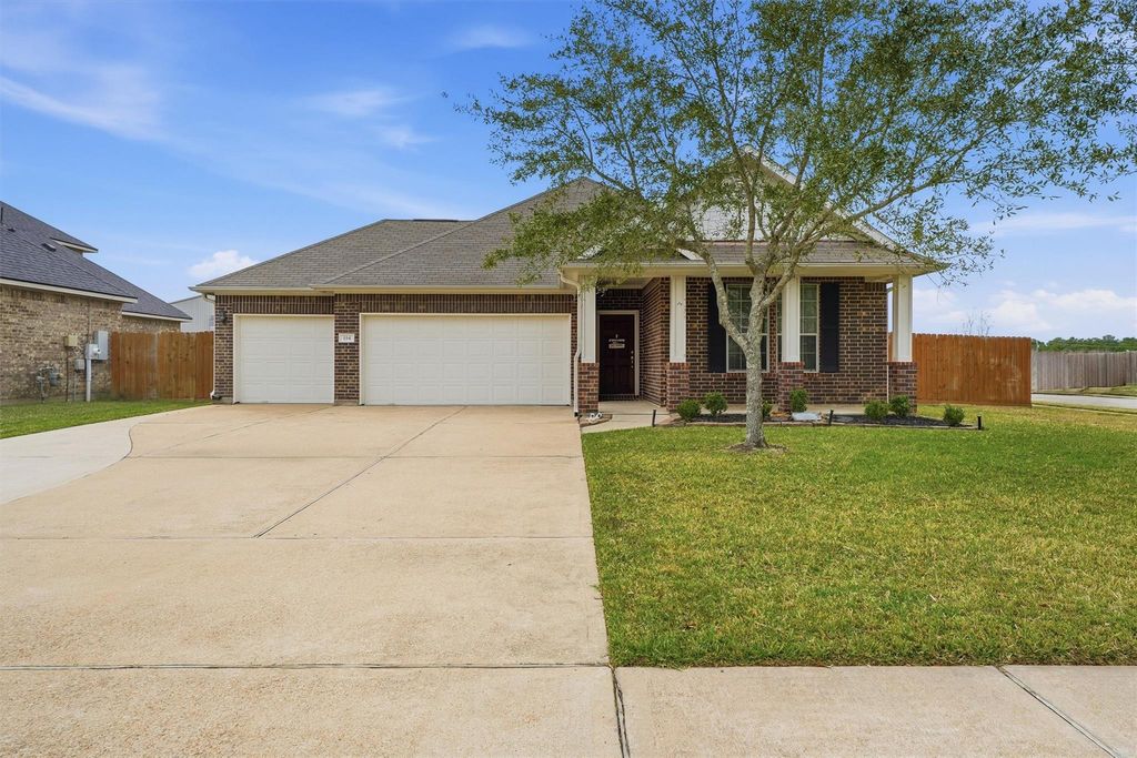 114 Avery Springs Lane, Dickinson, TX 77539