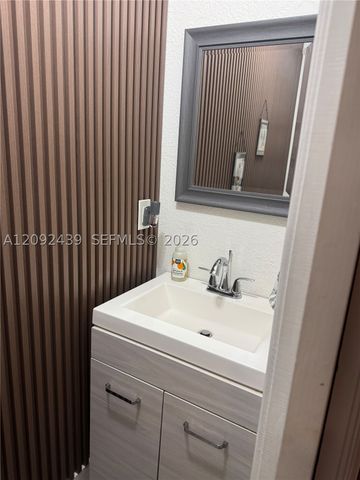 11117 NW 43rd Ln, Doral, FL 33178