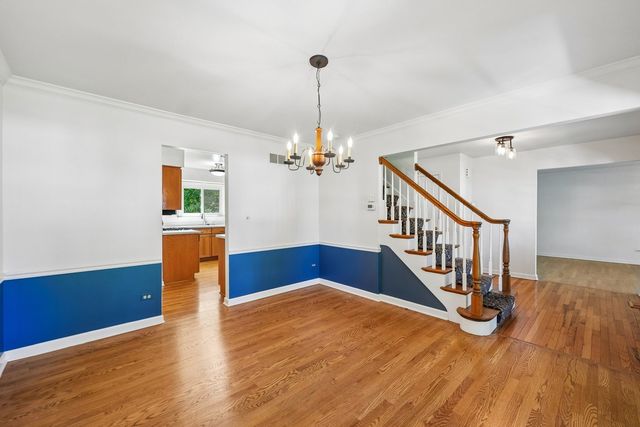 2027 Richton Drive, Wheaton, IL 60189
