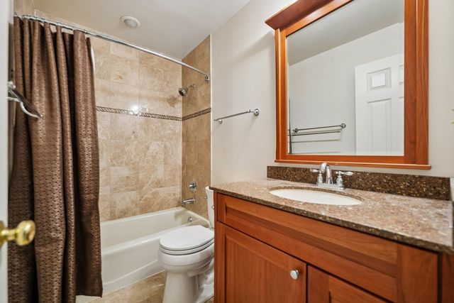 2027 Richton Drive, Wheaton, IL 60189