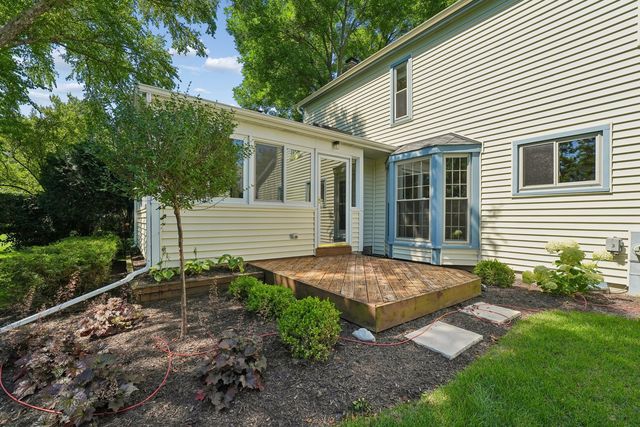 2027 Richton Drive, Wheaton, IL 60189