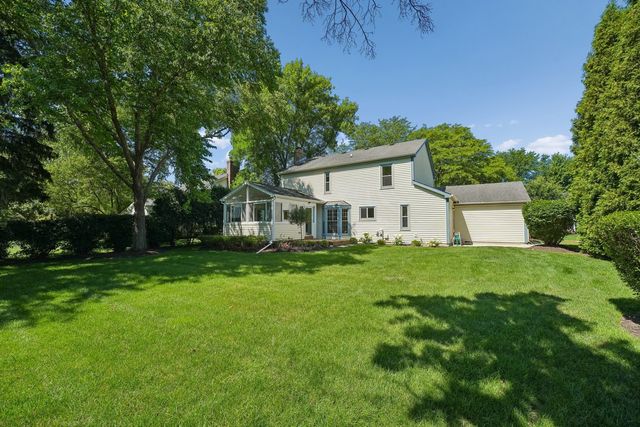2027 Richton Drive, Wheaton, IL 60189