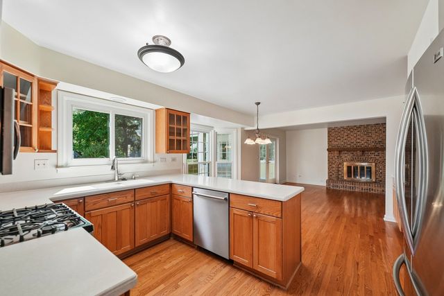 2027 Richton Drive, Wheaton, IL 60189