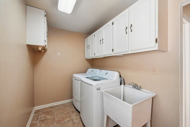 2027 Richton Drive, Wheaton, IL 60189