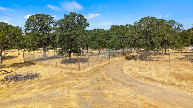7145 Superior Town Rd, Lincoln, CA 95648
