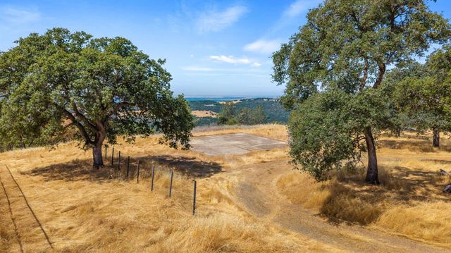 7145 Superior Town Rd, Lincoln, CA 95648
