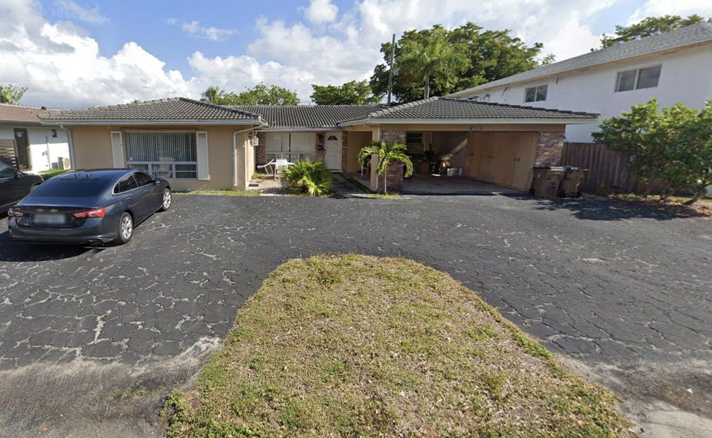 1421 SE 4th Street, Deerfield Beach, FL 33441