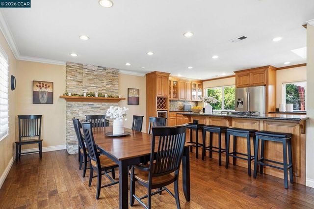 491 Ewing Dr, Pleasanton, CA 94566