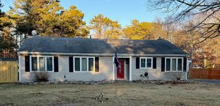 17 Kensington Dr, Sandwich, MA 02563