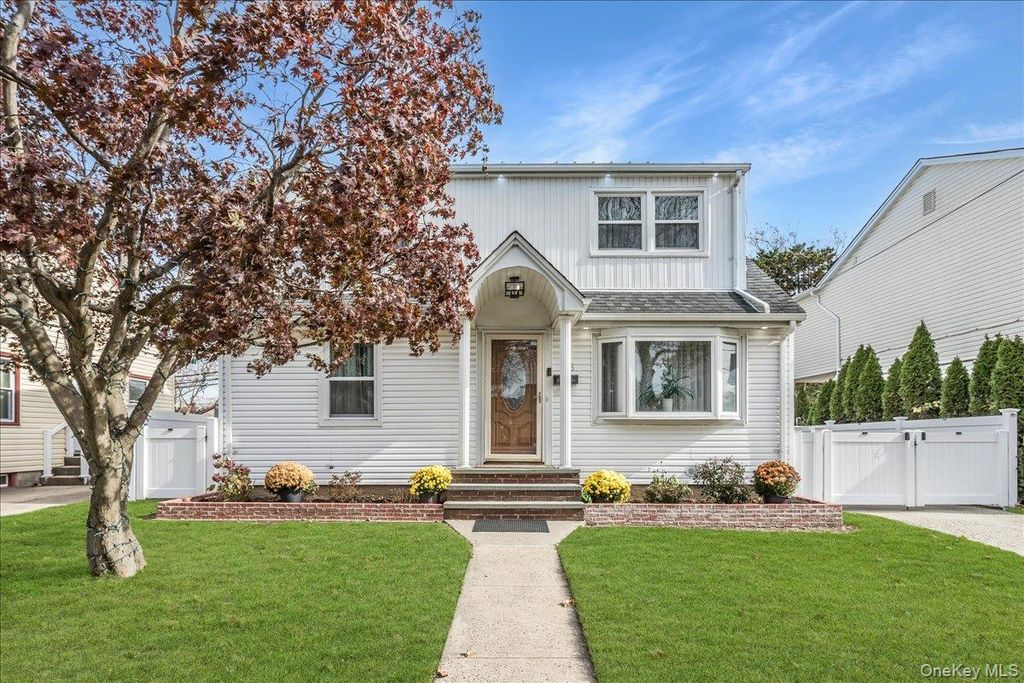 95 Norman Street, New Hyde Park, NY 11040