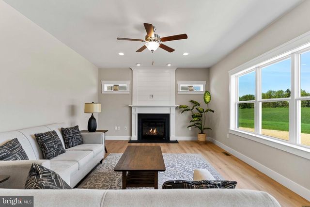 1010 EDORMA CT, Harrisburg, PA 17112