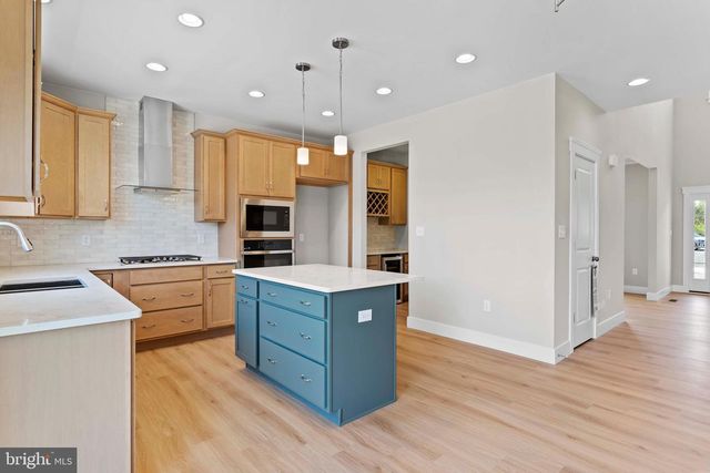 1010 EDORMA CT, Harrisburg, PA 17112