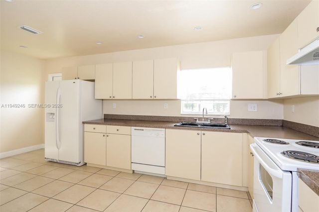 4970 NW 12th St, Lauderhill, FL 33313