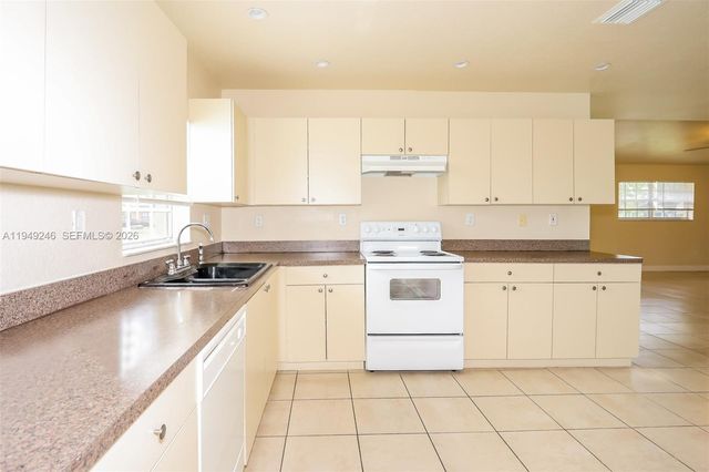 4970 NW 12th St, Lauderhill, FL 33313