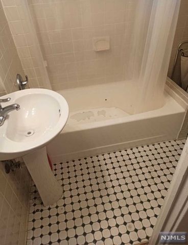 110 Queen Anne Road, Bogota, NJ 07603