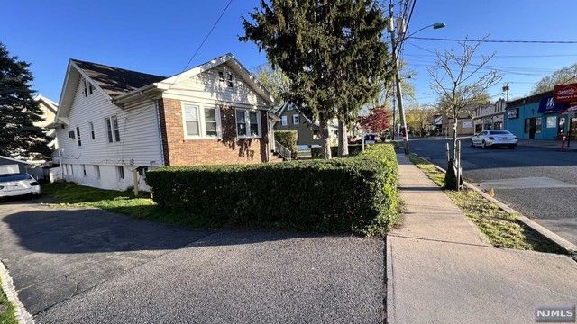 110 Queen Anne Road, Bogota, NJ 07603