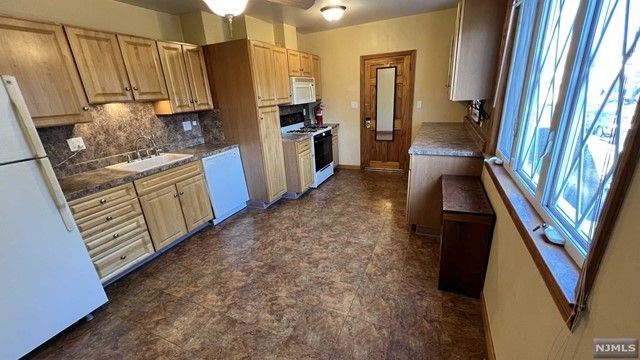 110 Queen Anne Road, Bogota, NJ 07603