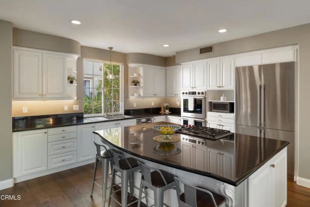 813 W Gabrielino Court, Altadena, CA 91001