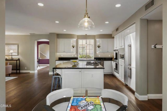 813 W Gabrielino Court, Altadena, CA 91001