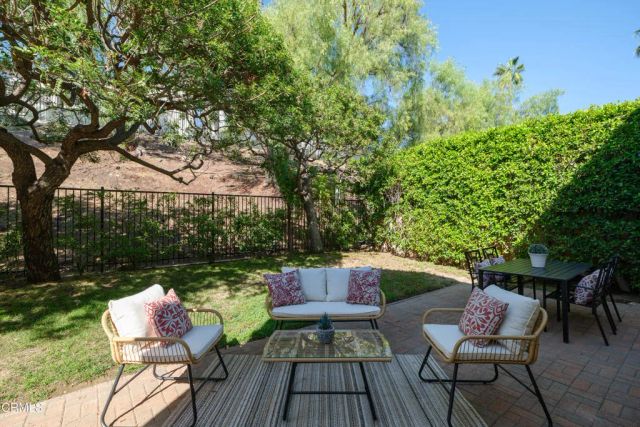 813 W Gabrielino Court, Altadena, CA 91001