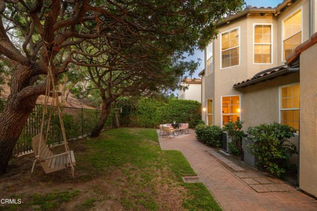 813 W Gabrielino Court, Altadena, CA 91001
