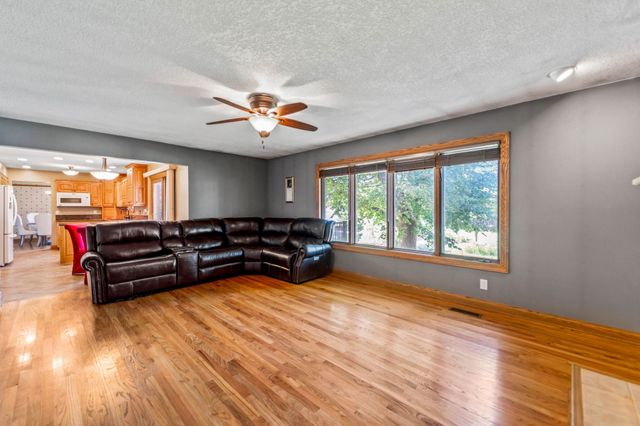 1428 N 7th Avenue E, Newton, IA 50208