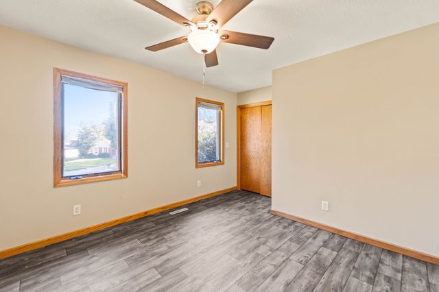 1428 N 7th Avenue E, Newton, IA 50208