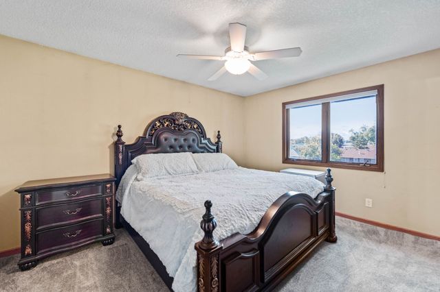 1428 N 7th Avenue E, Newton, IA 50208