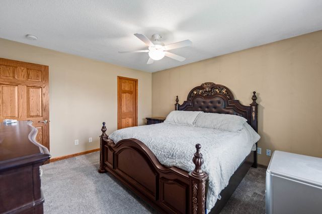 1428 N 7th Avenue E, Newton, IA 50208