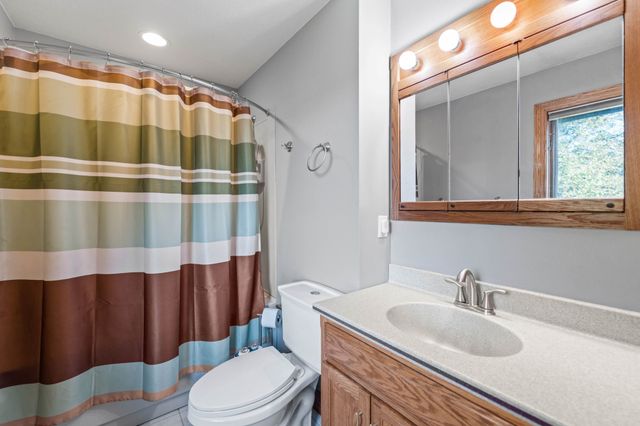 1428 N 7th Avenue E, Newton, IA 50208