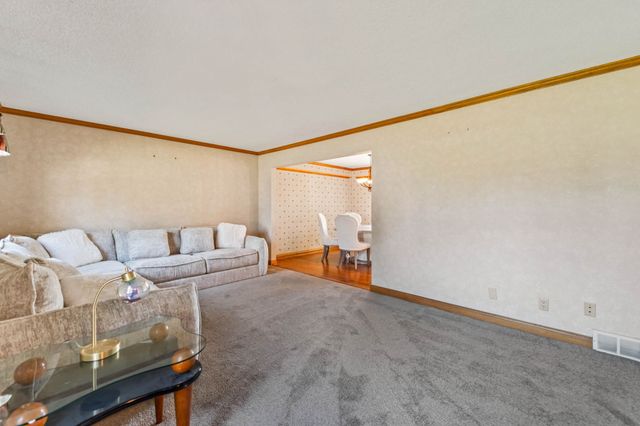 1428 N 7th Avenue E, Newton, IA 50208