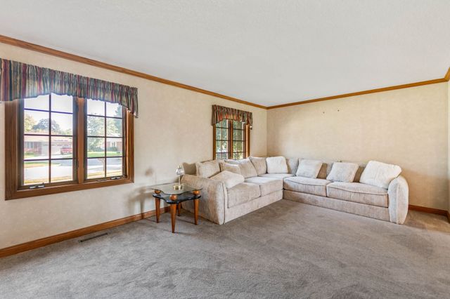 1428 N 7th Avenue E, Newton, IA 50208
