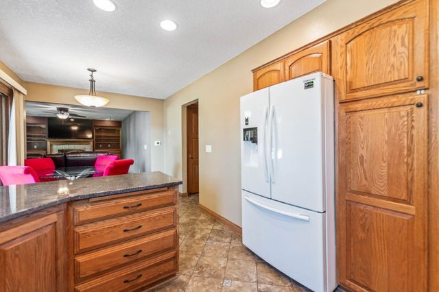 1428 N 7th Avenue E, Newton, IA 50208