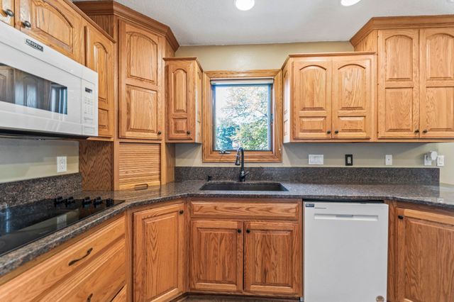 1428 N 7th Avenue E, Newton, IA 50208
