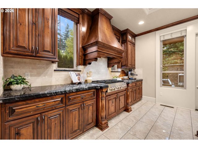 16025 Se PALERMO Ave, Happy Valley, OR 97086